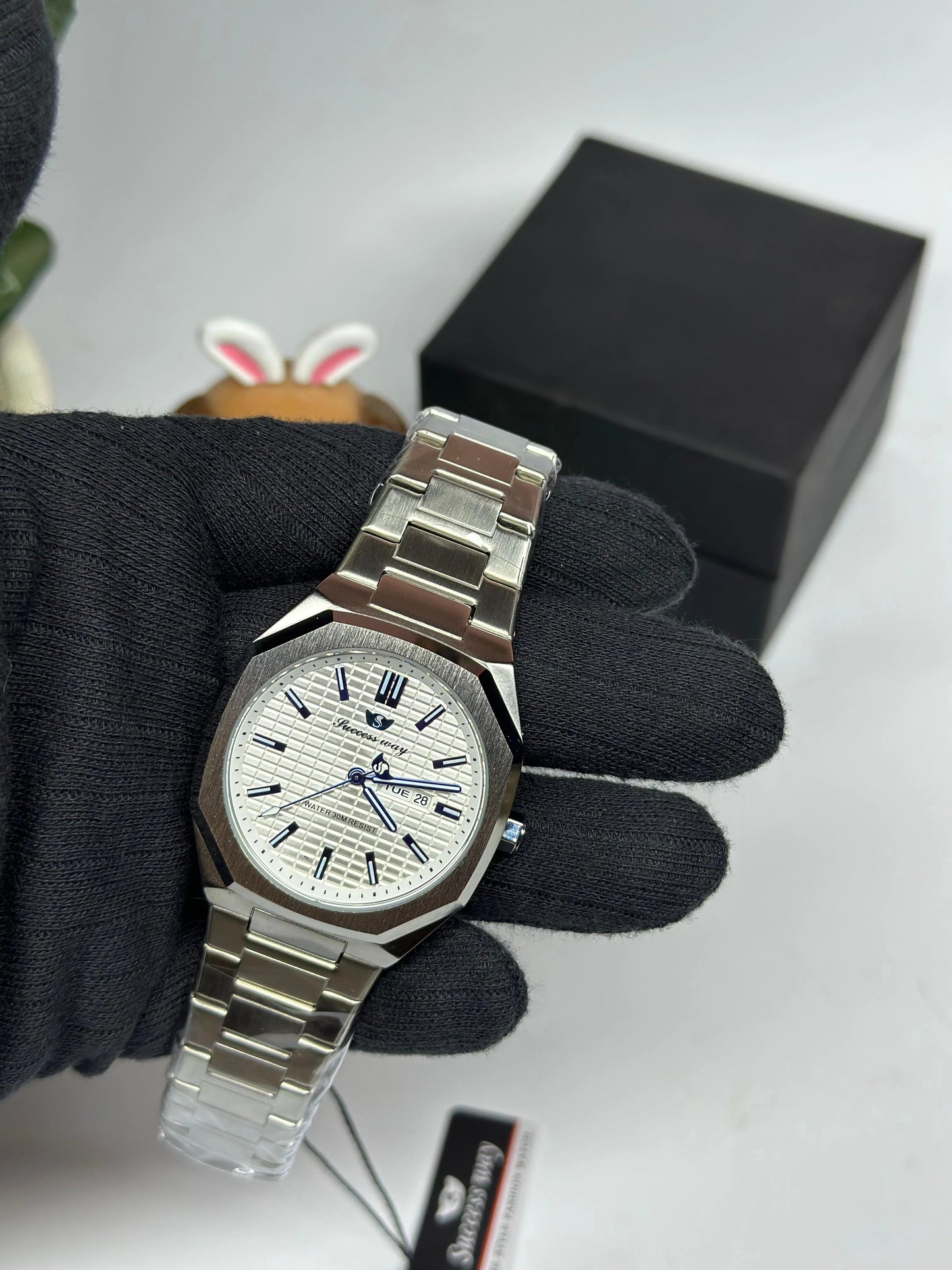 Success Way Silver Timepiece With White Dial Quartz Movement For Men