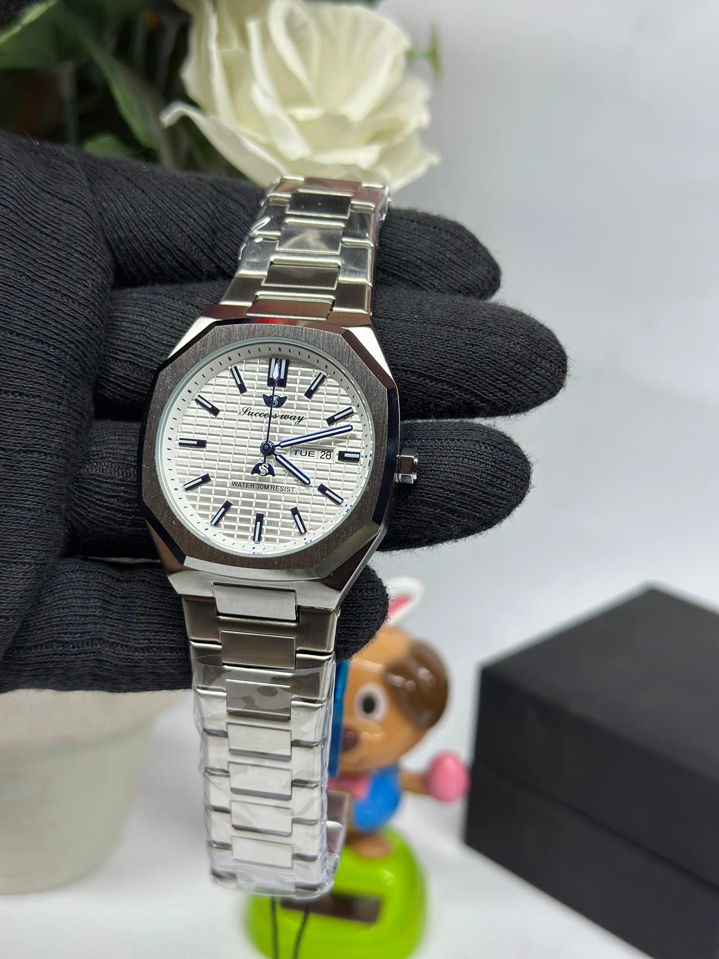 Success Way Silver Timepiece With White Dial Quartz Movement For Men