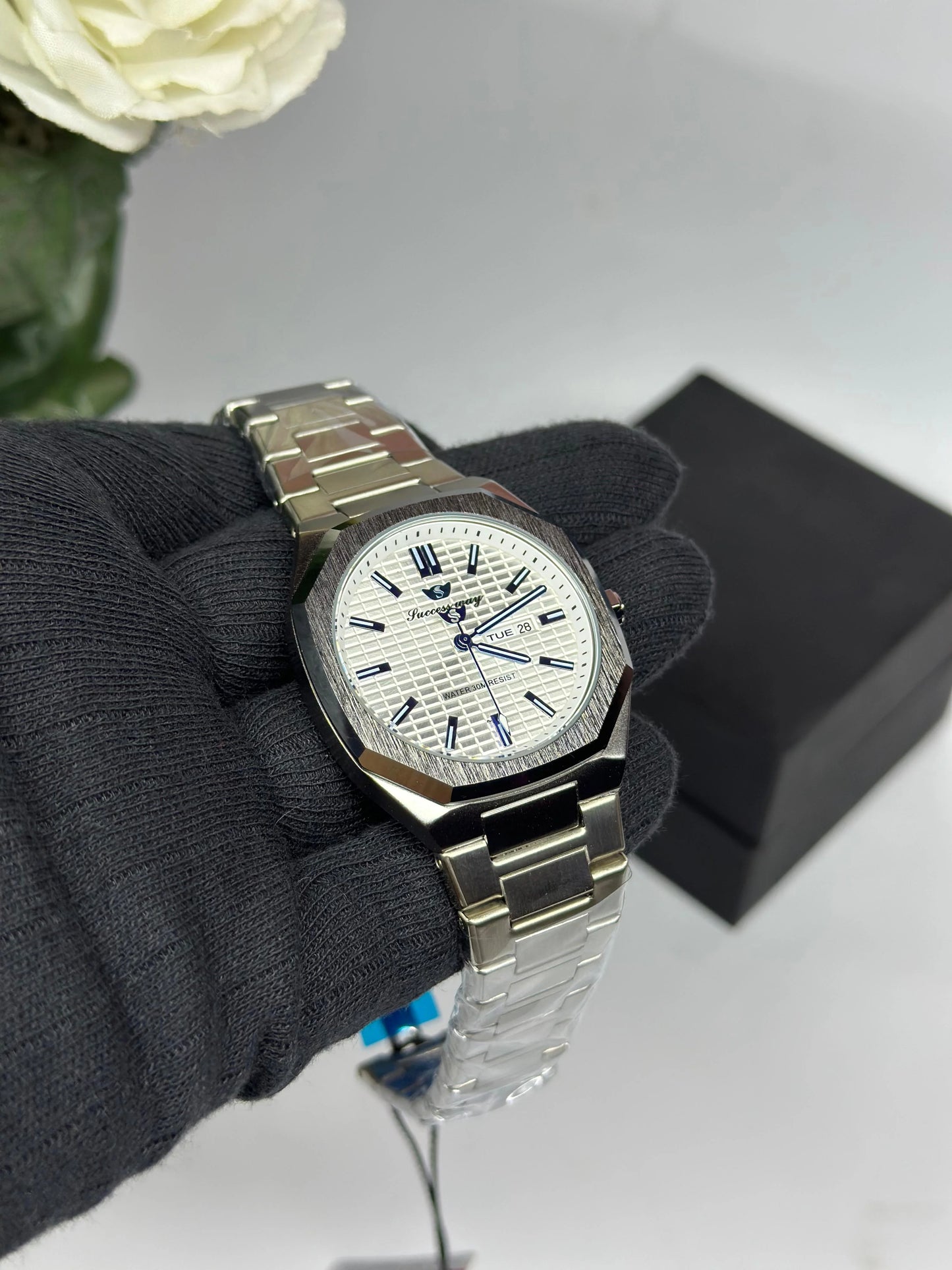 Success Way Silver Timepiece With White Dial Quartz Movement For Men