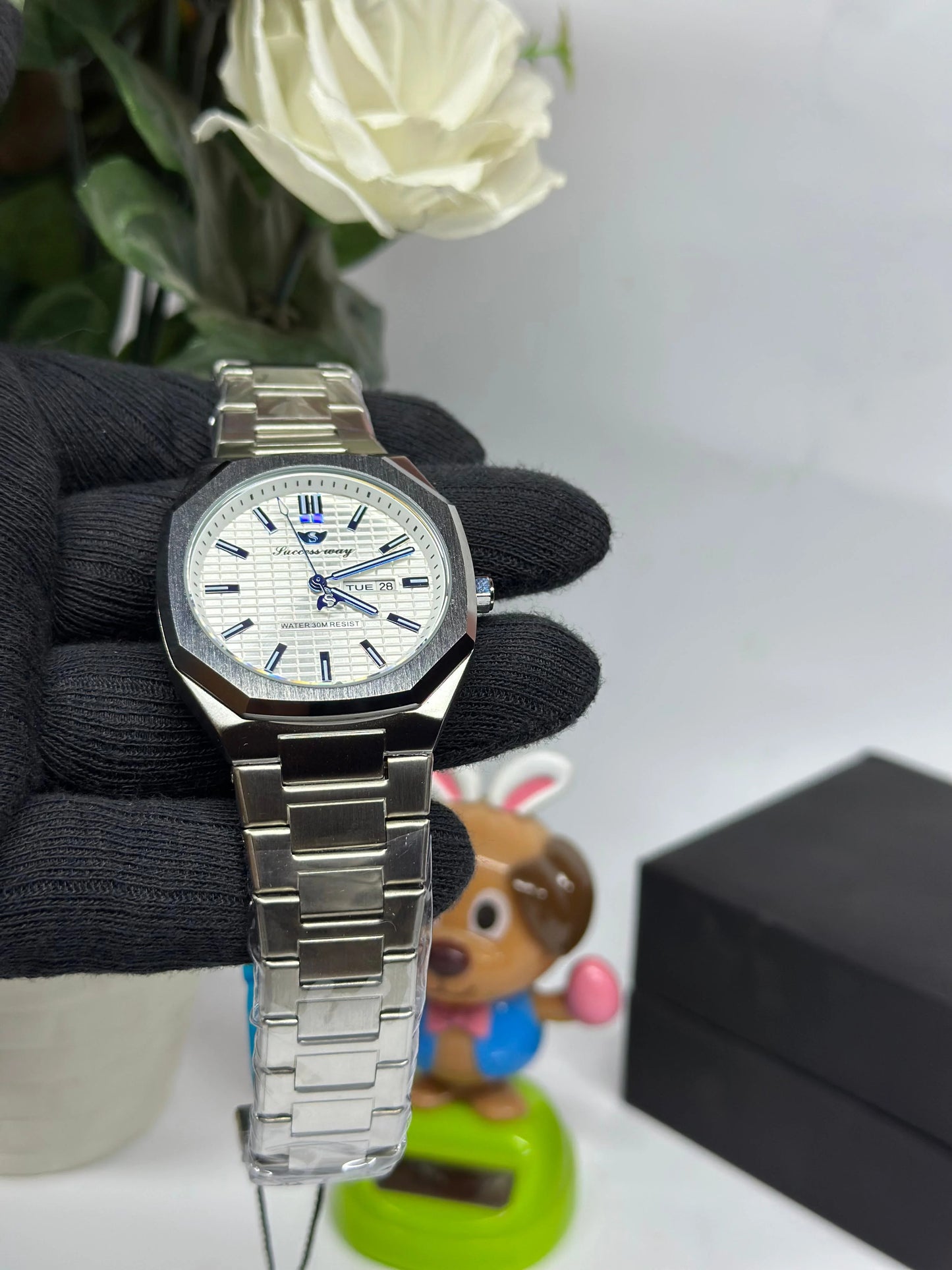 Success Way Silver Timepiece With White Dial Quartz Movement For Men
