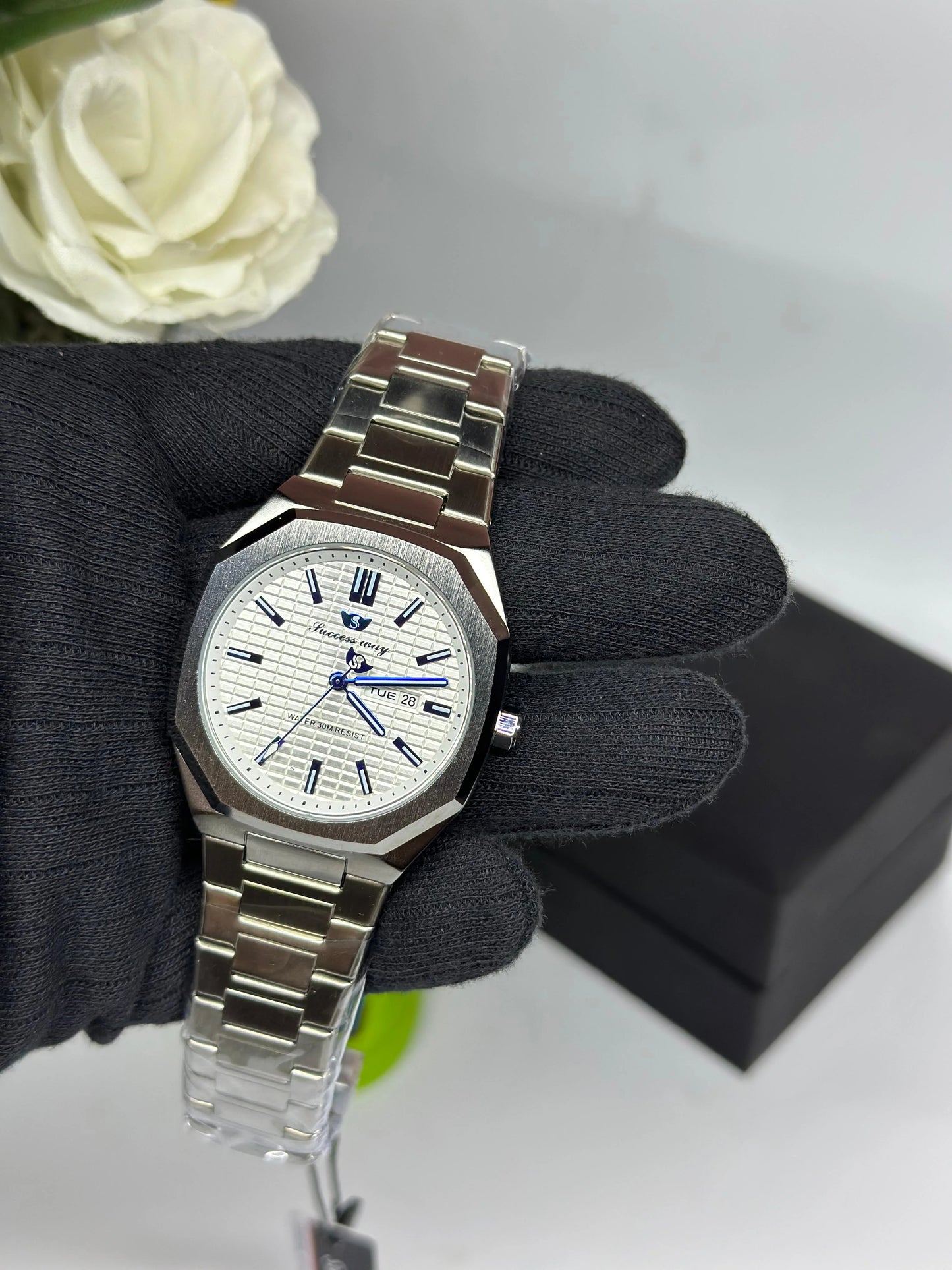Success Way Silver Timepiece With White Dial Quartz Movement For Men